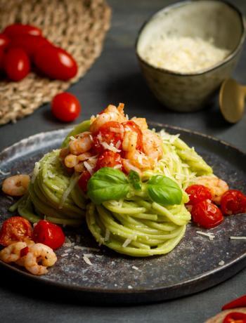 Spaghetti mit Avocado-Pesto