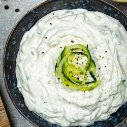 Veganes Tsatsiki mit Gurke & Knoblauch Veganes Tsatsiki