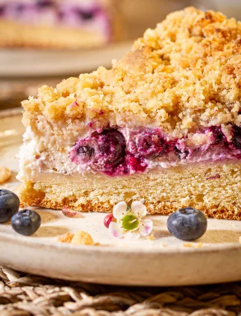 Blaubeer-Streuselkuchen mit Hefeteig