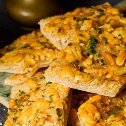 Knoblauchbrot mit leckerem Cheddar-Käse Knoblauchbrot