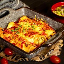 Vegetarische mexikanische Enchiladas mit Bohnen & Tomatensalsa