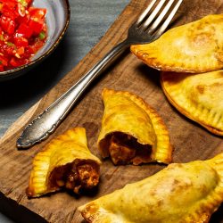 Chicken-Empanadas mit Tomatensalsa