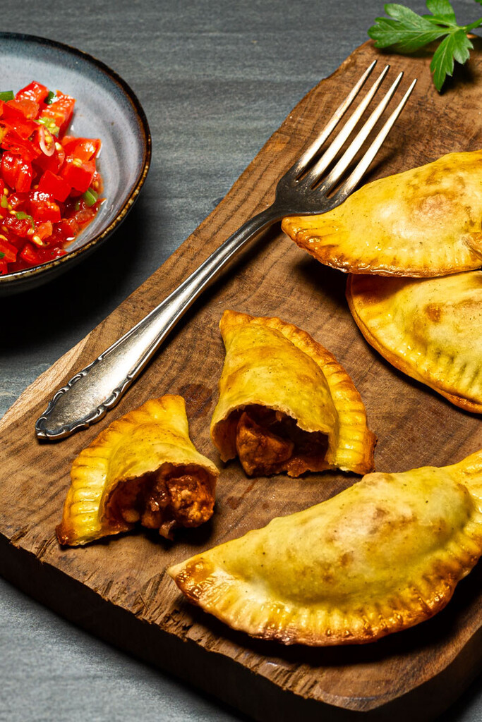 Chicken-Empanadas mit Tomatensalsa