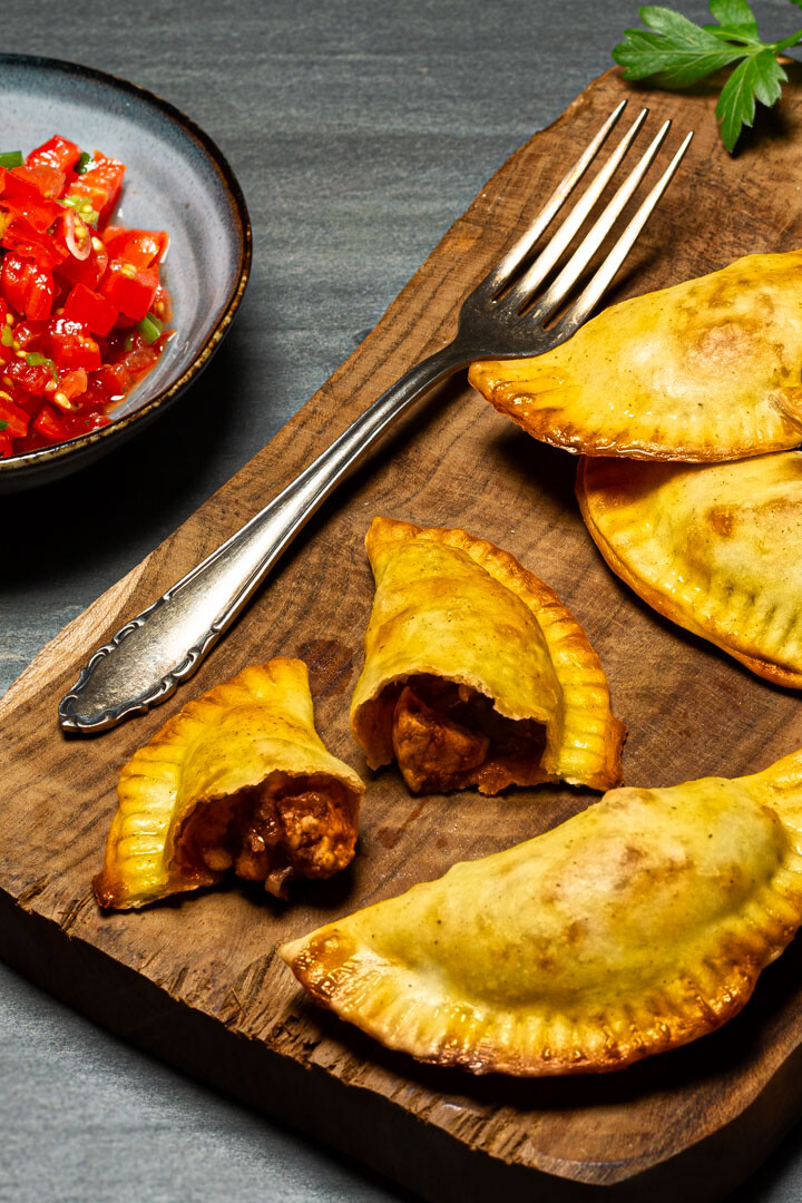 Chicken-Empanadas mit Tomatensalsa