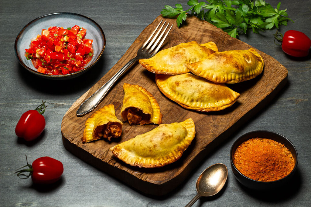 Chicken-Empanadas mit Tomatensalsa