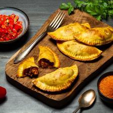 Chicken Empanadas – unwiderstehlich knusprig mit Tomatensalsa