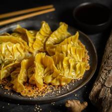 Gyoza - Gefüllte japanische Teigtaschen mit Knusperboden