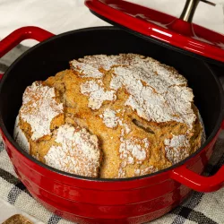 Rustikales Brot aus dem Gusseisentopf: Einfaches Rezept wie frisch vom Bäcker Rustikales Brot aus dem Gusseisentopf