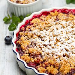 Knusper-Streusel Beeren-Crumble – Einfach, saftig & himmlisch lecker Beeren-Crumble