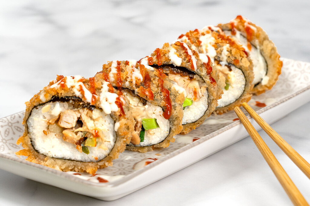 Crispy Sushi Rolls mit Teriyaki-Chicken