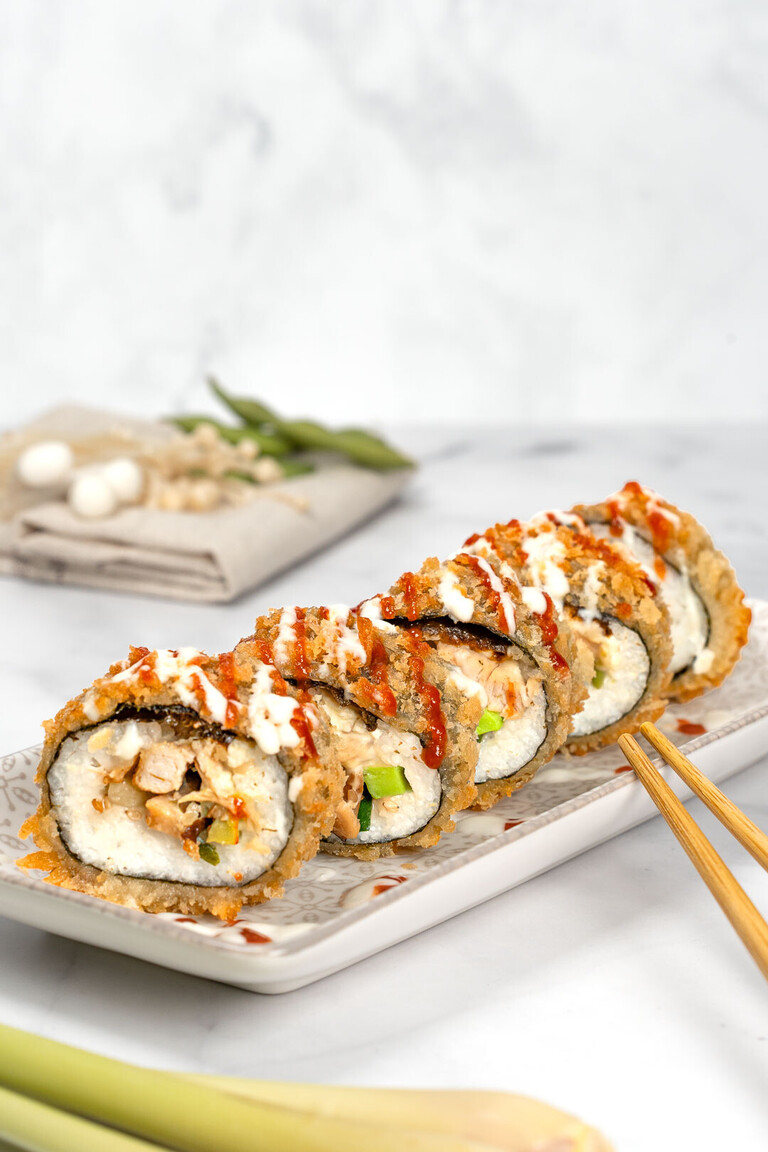 Crispy Sushi Rolls mit Teriyaki-Chicken