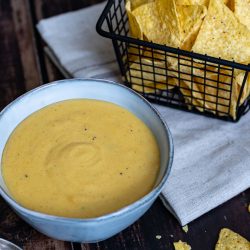 Nacho Cheese Dip wie im Kino in nur 10 Minuten: Das Original-Rezept zum Selbermachen Nacho-Cheese-Dip