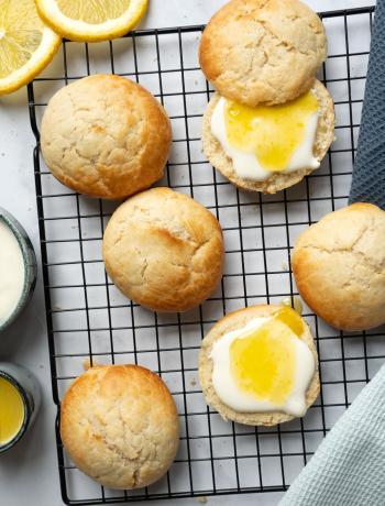 Scones mit Zitronencreme