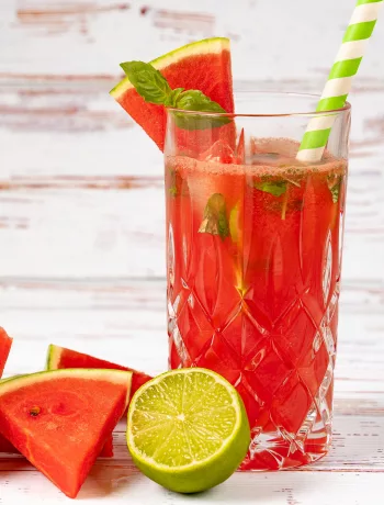 Erfrischende Wassermelonen-Basilikum-Limonade