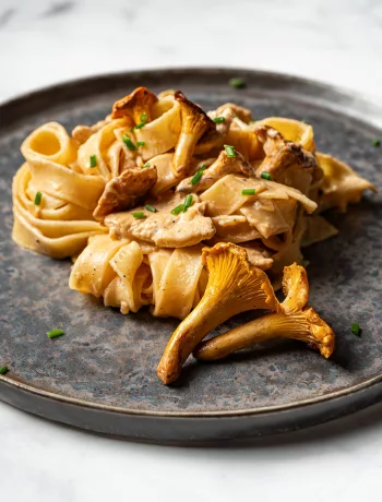 Putengeschnetzeltes mit frischen Pfifferlingen und Bandnudeln