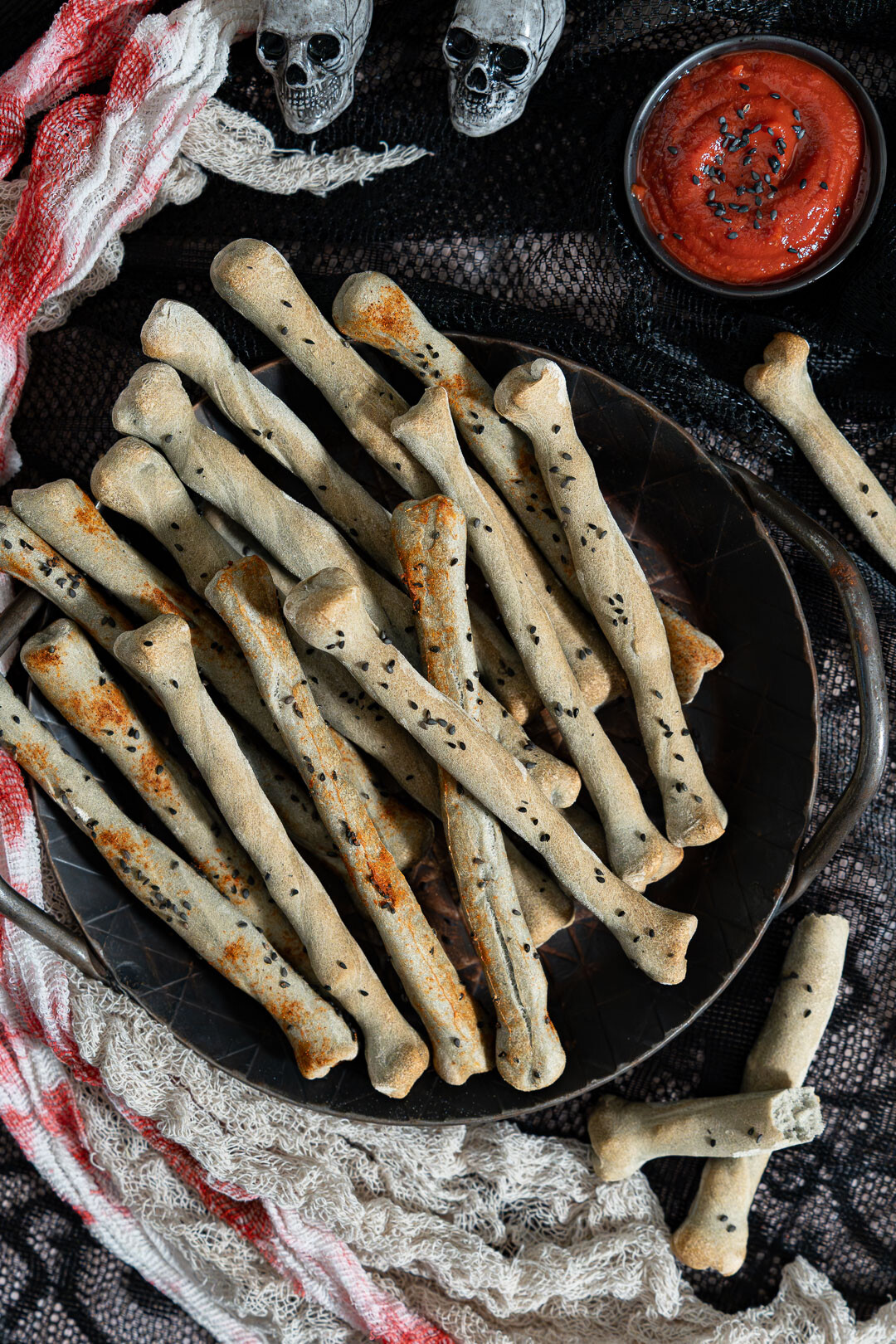 Gruselige Knochen-Grissini zu Halloween