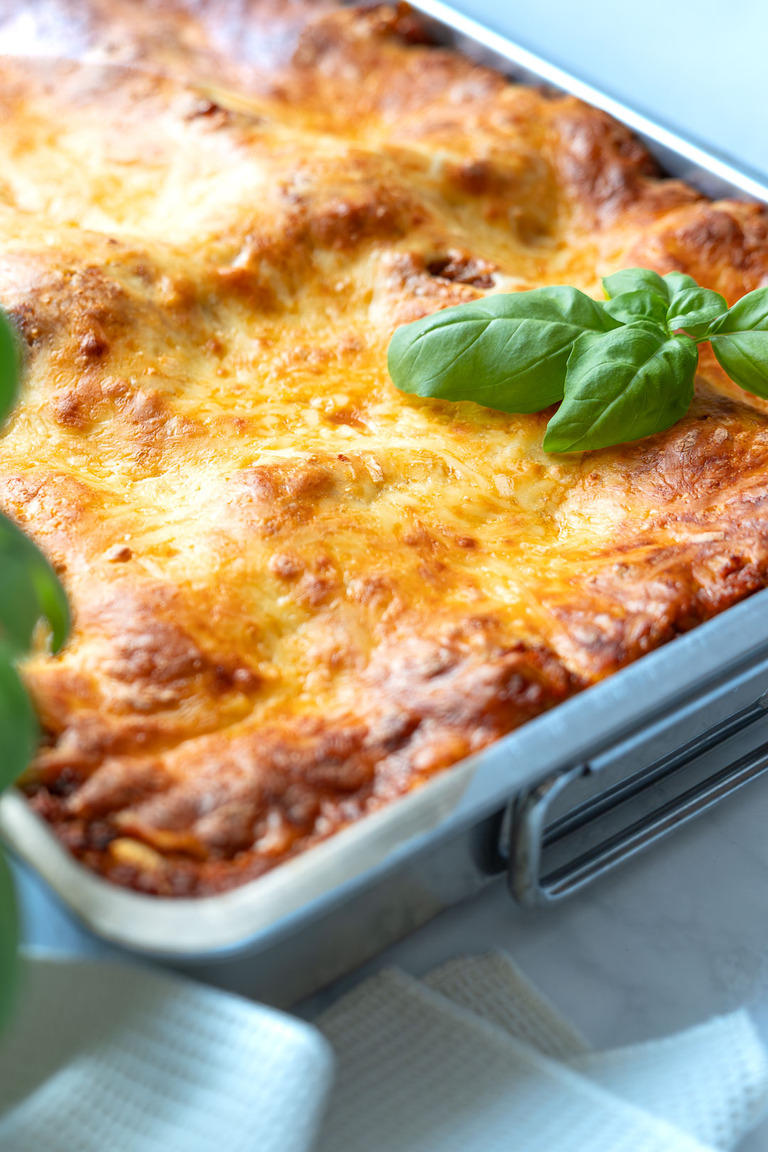Traditionelle Lasagne al Forno mit Ragù alla Bolognese und Béchamelsauce