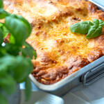 Traditionelle Lasagne al Forno mit Ragù alla Bolognese und Béchamelsauce
