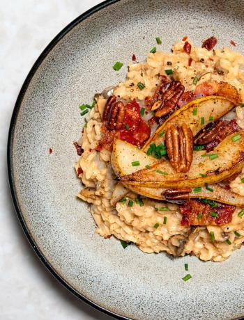 Pilzrisotto mit Bacon, karamellisierten Birnen und Nüssen