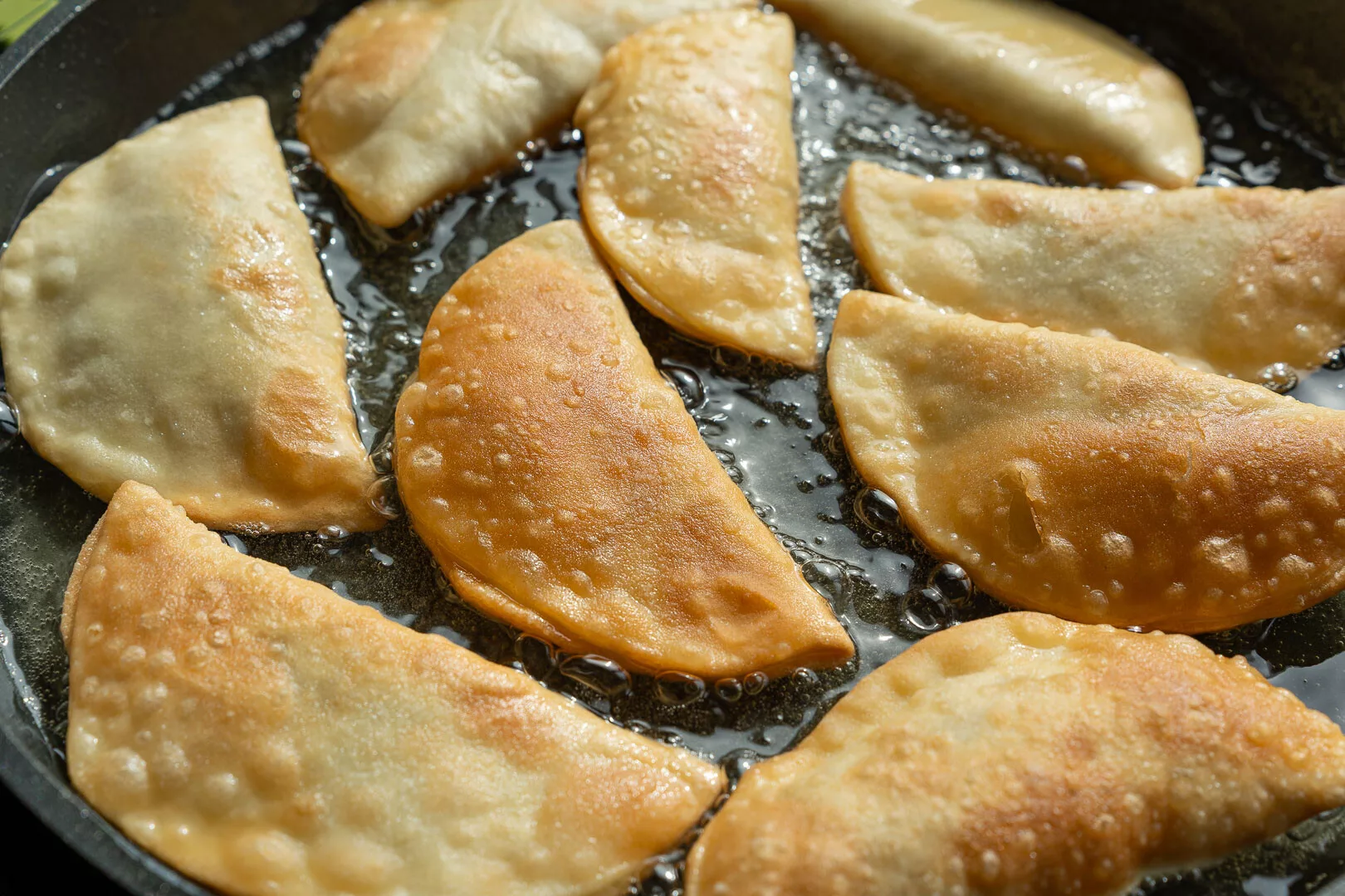Tschebureki mit Hackfleisch-Zwiebelfüllung