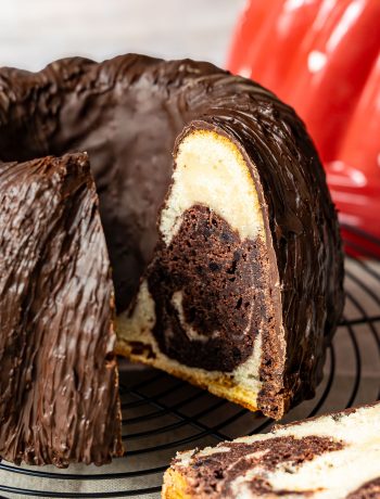 Marmorkuchen ohne Ei und besonders schokoladig und aus der Gugelhupfform