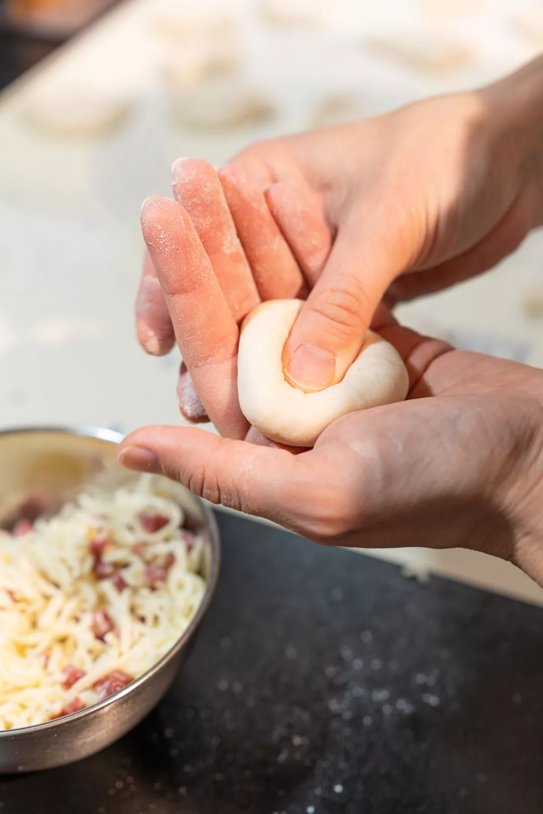 Anleitung Pizzabrötchen füllen 1